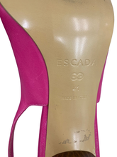 Load image into Gallery viewer, pointed-toe slingback pumps in size 41
