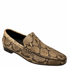 Load image into Gallery viewer, loafers in size 42
