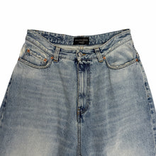 Load image into Gallery viewer, jeans in size S
