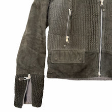 Load image into Gallery viewer, jacket in size M
