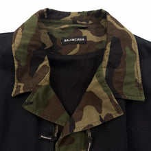 Load image into Gallery viewer, denim jacket in size 48
