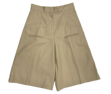 Load image into Gallery viewer, Bermuda-Shorts in size 36 IT
