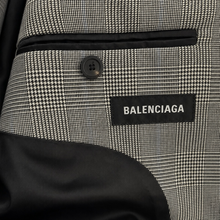 Load image into Gallery viewer, blazer in size 50
