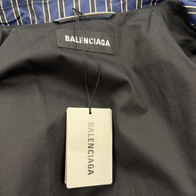 Load image into Gallery viewer, raincoat in size 48
