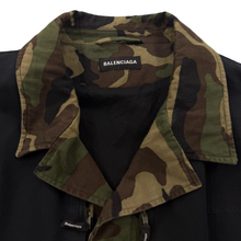 Load image into Gallery viewer, denim jacket in size 48
