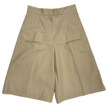 Load image into Gallery viewer, Bermuda-Shorts in size 36 IT
