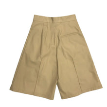 Load image into Gallery viewer, Bermuda-Shorts in size 36 IT
