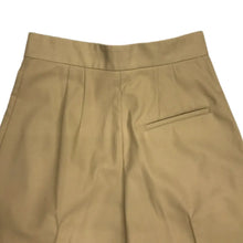 Load image into Gallery viewer, Bermuda-Shorts in size 36 IT
