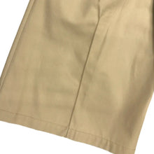 Load image into Gallery viewer, Bermuda-Shorts in size 36 IT
