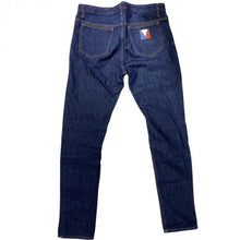 Load image into Gallery viewer, jeans in size 30 US
