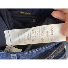 Load image into Gallery viewer, jeans in size 30 US
