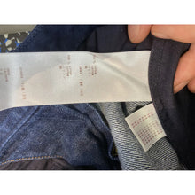 Load image into Gallery viewer, jeans in size 30 US

