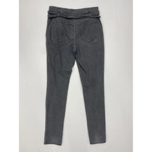 Load image into Gallery viewer, carrot style jeans in size 36 FR
