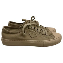 Load image into Gallery viewer, sneakers in size 42,5 EU

