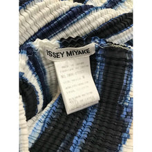 Load image into Gallery viewer, pleated top in size M

