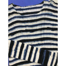 Load image into Gallery viewer, pleated top in size M
