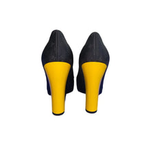 Load image into Gallery viewer, heels in size 39
