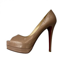 Load image into Gallery viewer, leather pumps in size 39,5 EU
