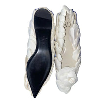 Load image into Gallery viewer, white leather petals ballerinas in size 40
