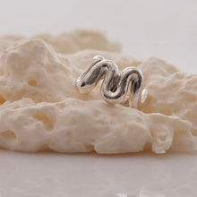 Load image into Gallery viewer, Wellen Silver Ring
